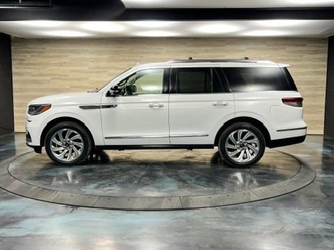 Used 2023 Lincoln Navigator Reserve AWD/4WD image 11