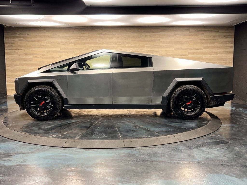 Used 2024 Tesla Cybertruck AWD Crew Cab image 15