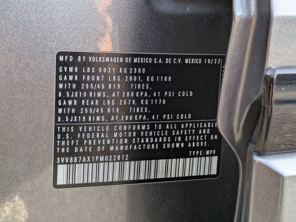 Used 2023 Volkswagen Tiguan SE R-Line image 32