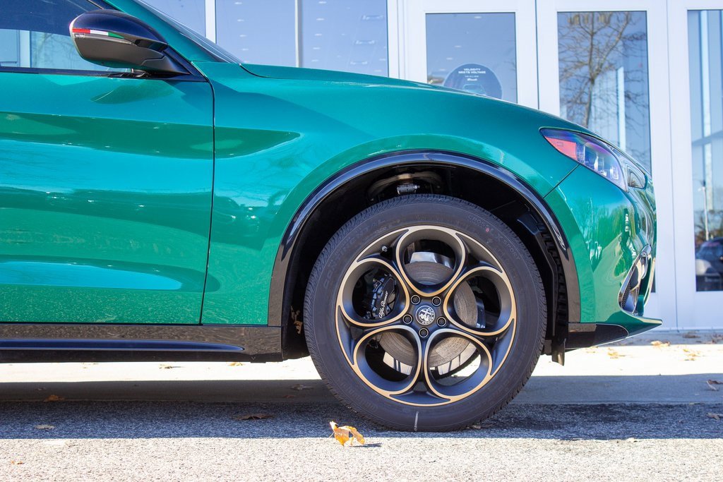 New 2025 Alfa Romeo Stelvio Sprint image 5