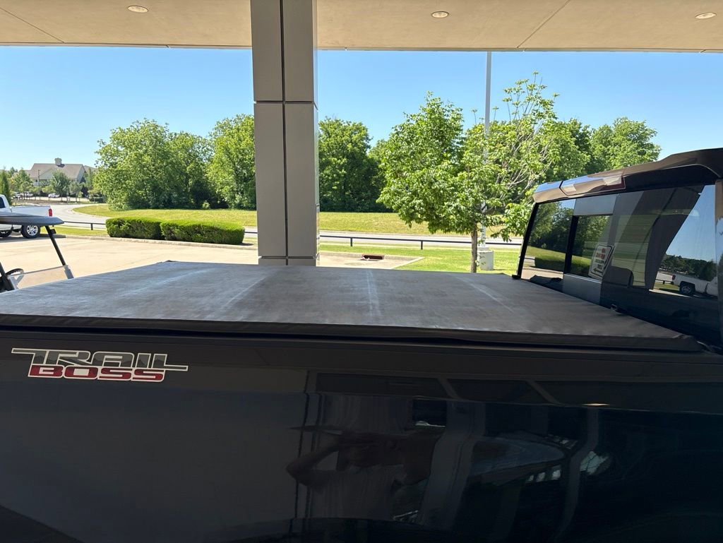 Used 2021 Chevrolet Silverado 1500 LT Trail Boss w/ Convenience Package II AWD/4WD image 7