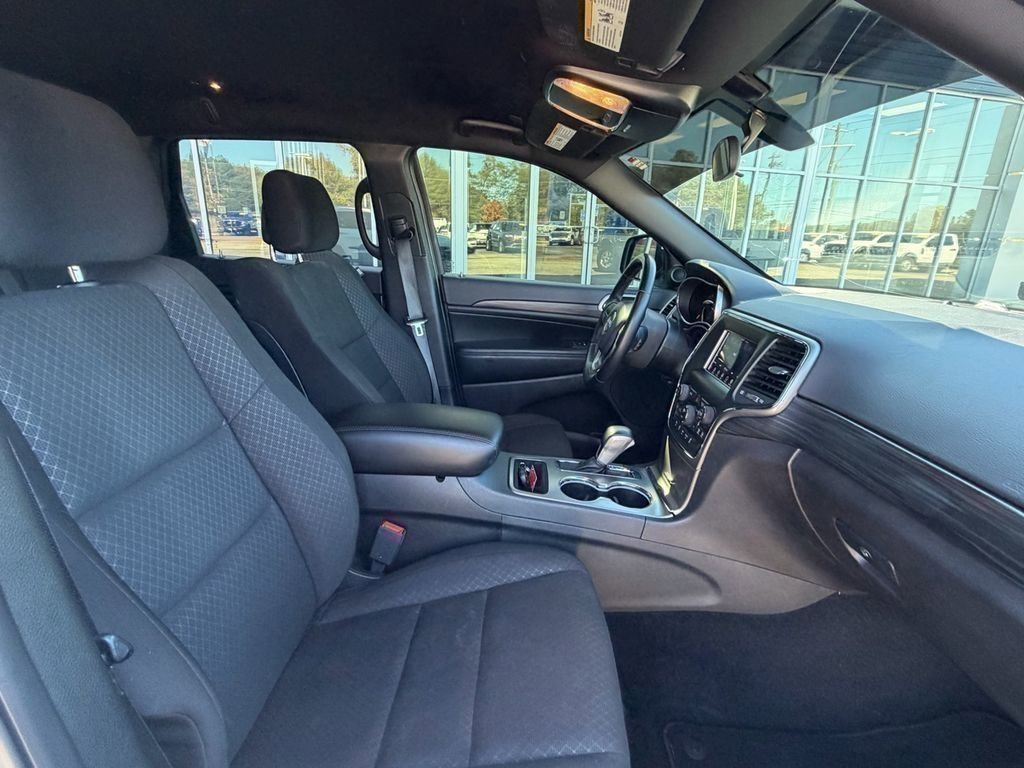 Used 2020 Jeep Grand Cherokee Laredo image 12