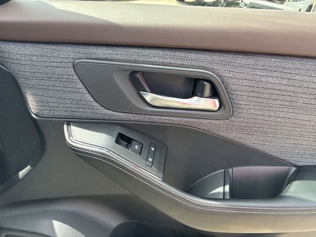 Used 2023 Nissan Rogue SV image 14