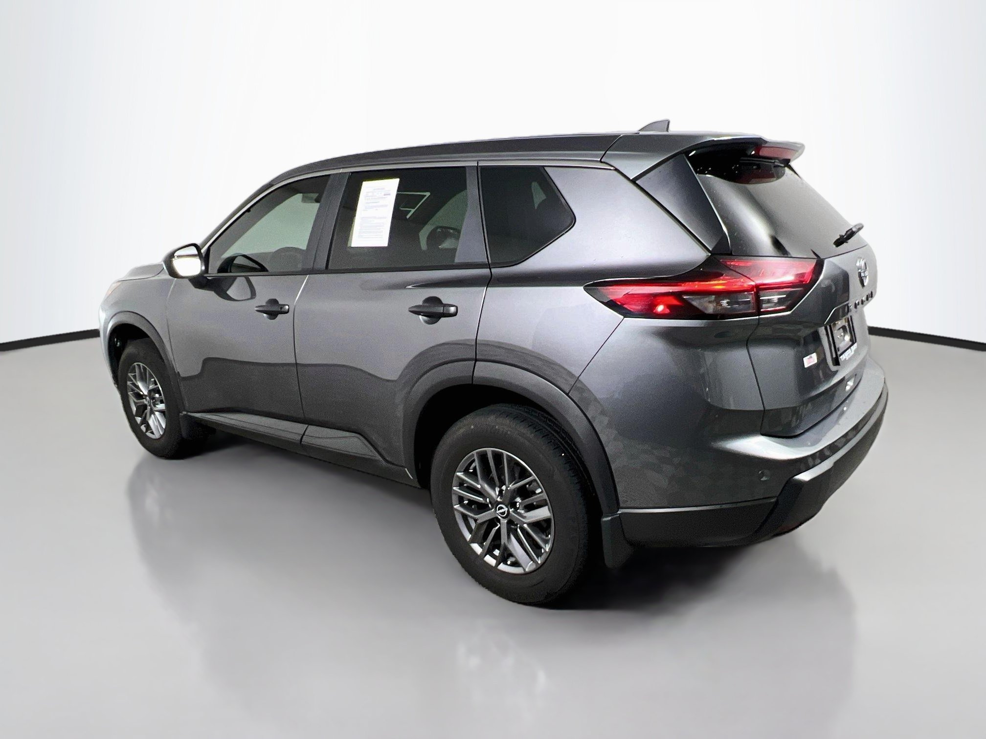 Used 2024 Nissan Rogue S FWD image 8