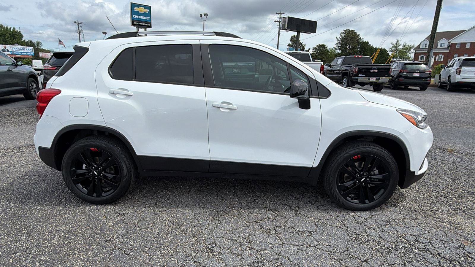 Used 2022 Chevrolet Trax LT w/ Redline Edition AWD/4WD image 4