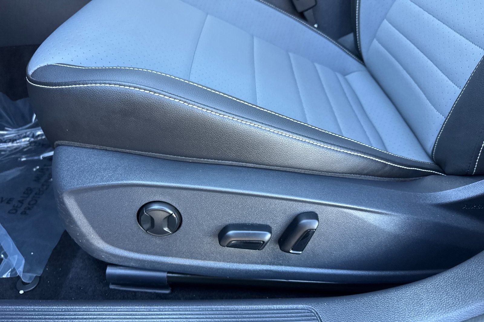 Used 2025 Volkswagen Jetta SE image 14