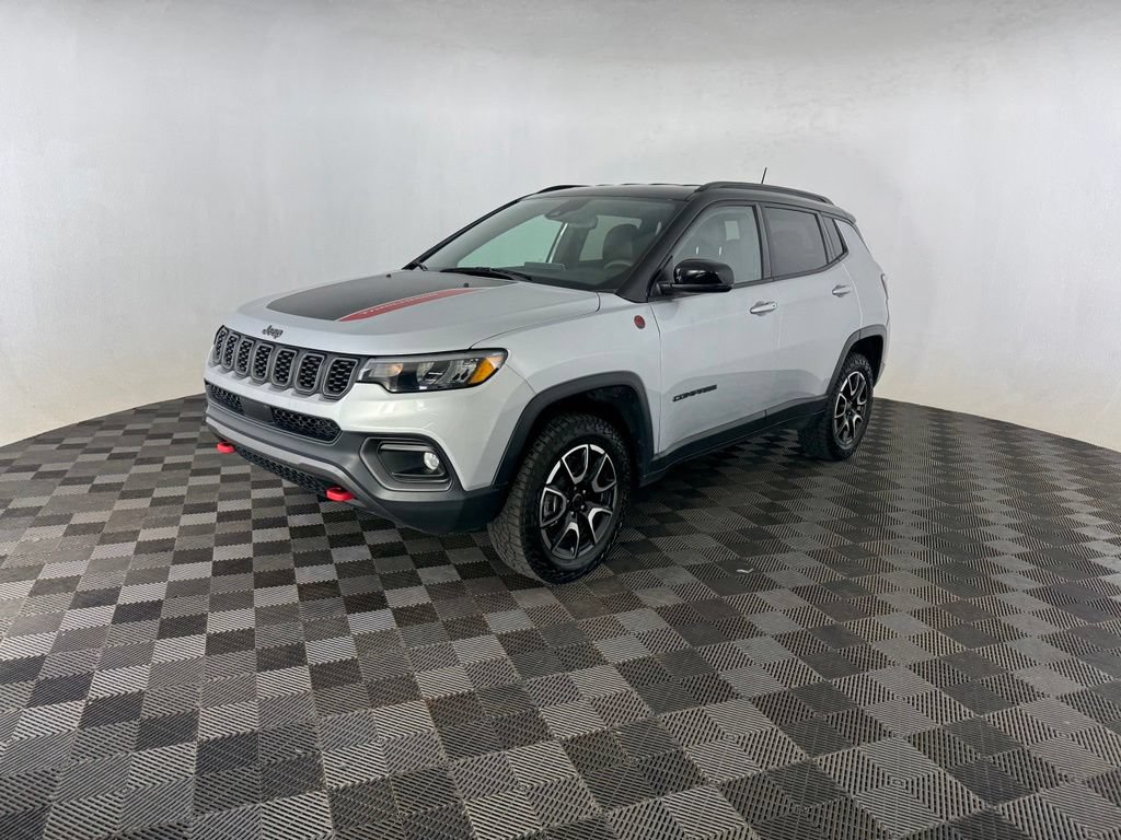 Used 2025 Jeep Compass Trailhawk AWD/4WD image 9