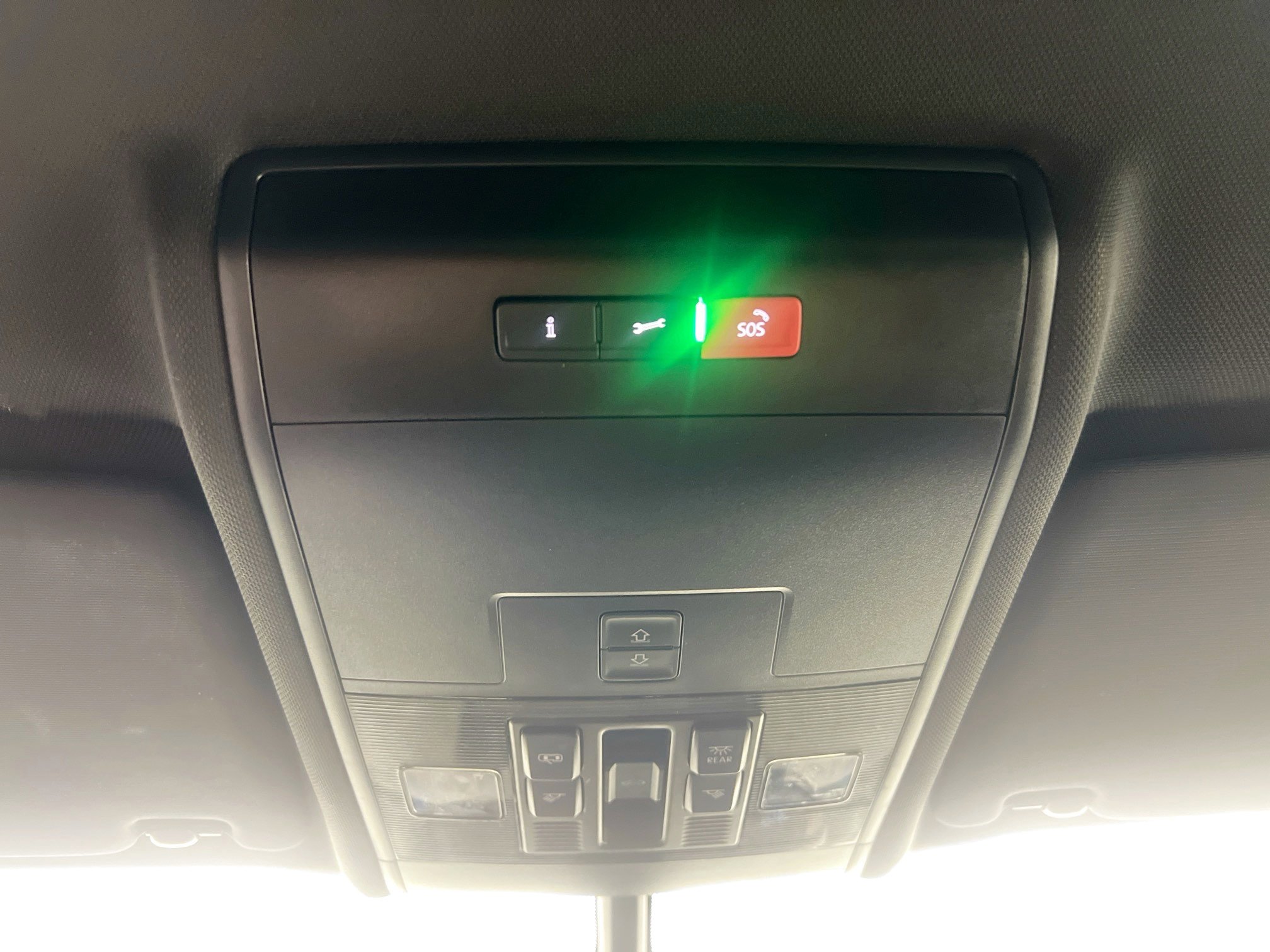 Used 2022 Volkswagen Atlas Cross Sport SE image 22