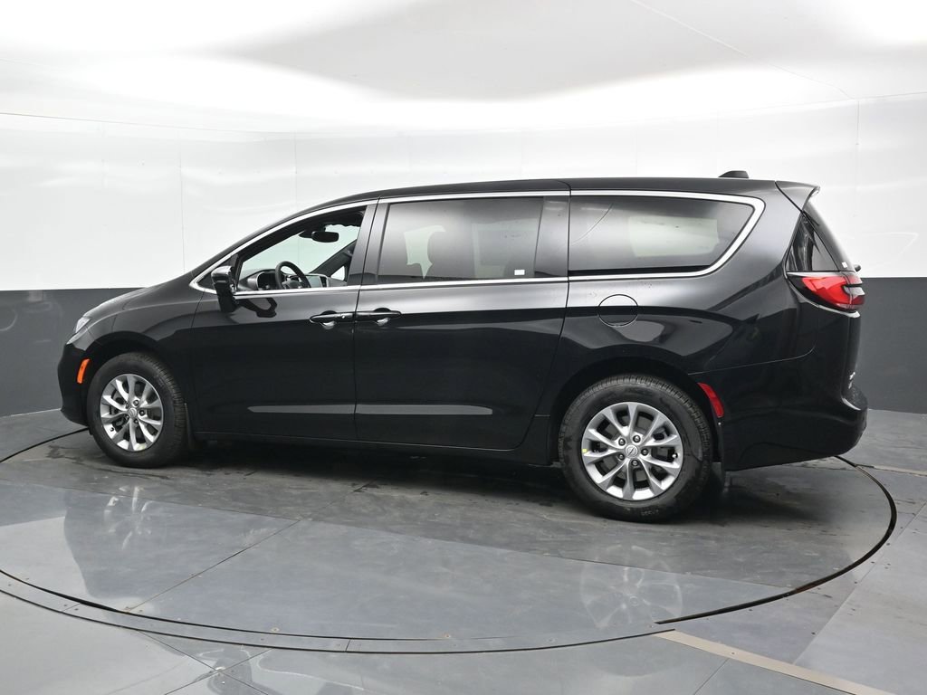 New 2026 Chrysler Pacifica Select image 7