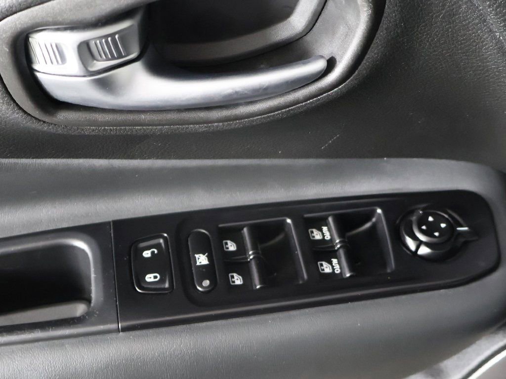 Used 2022 Jeep Renegade Limited AWD/4WD image 32