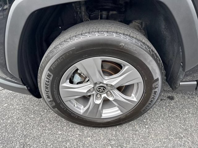 Used 2022 Toyota RAV4 LE AWD/4WD image 28