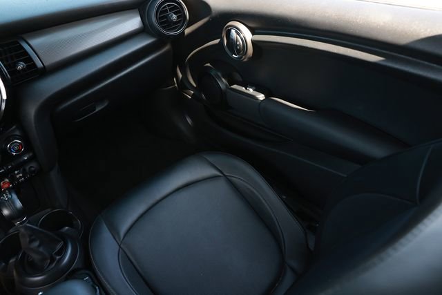 Used 2019 MINI Cooper 2-Door Hardtop image 25