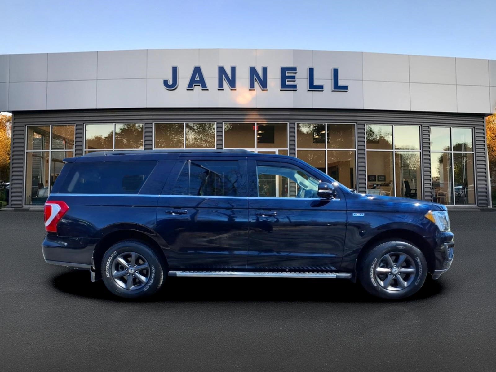 Used 2021 Ford Expedition Max XLT image 4