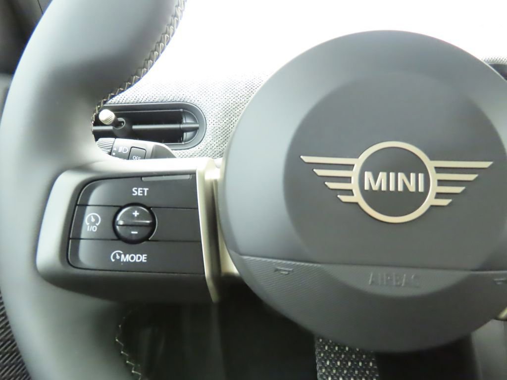 Used 2026 MINI Cooper 4-Door Hardtop image 12