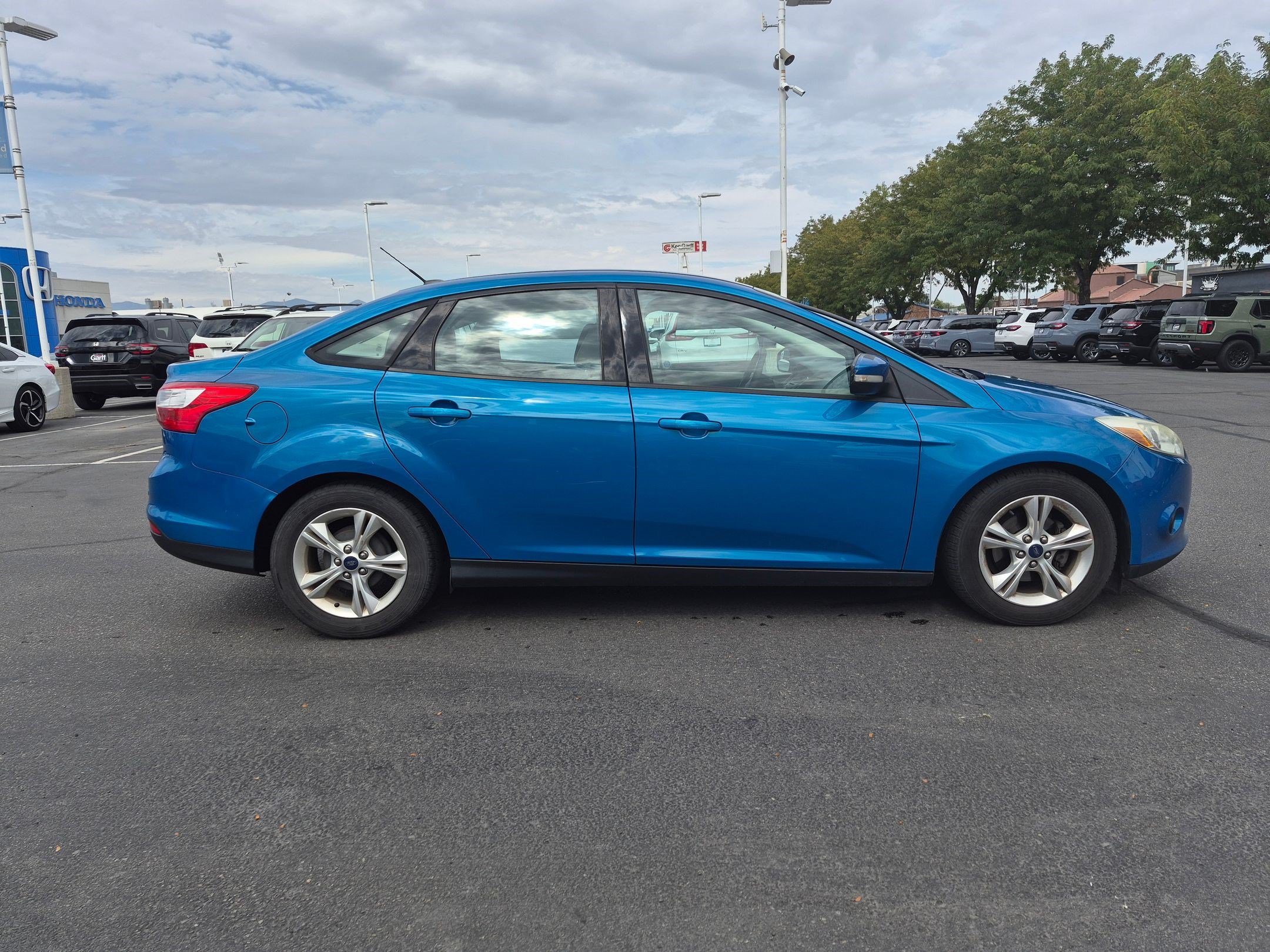 Used 2014 Ford Focus SE FWD image 2
