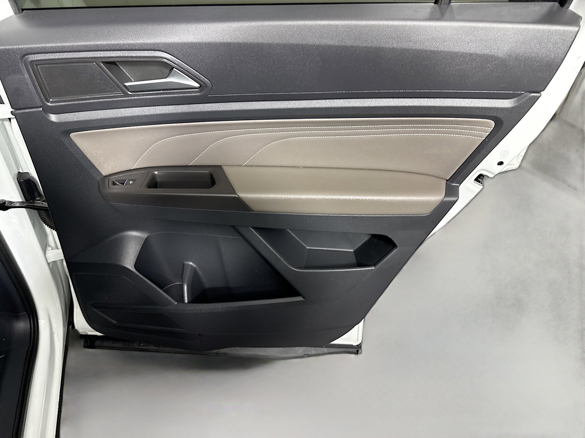 Used 2023 Volkswagen Atlas Cross Sport SE FWD image 28
