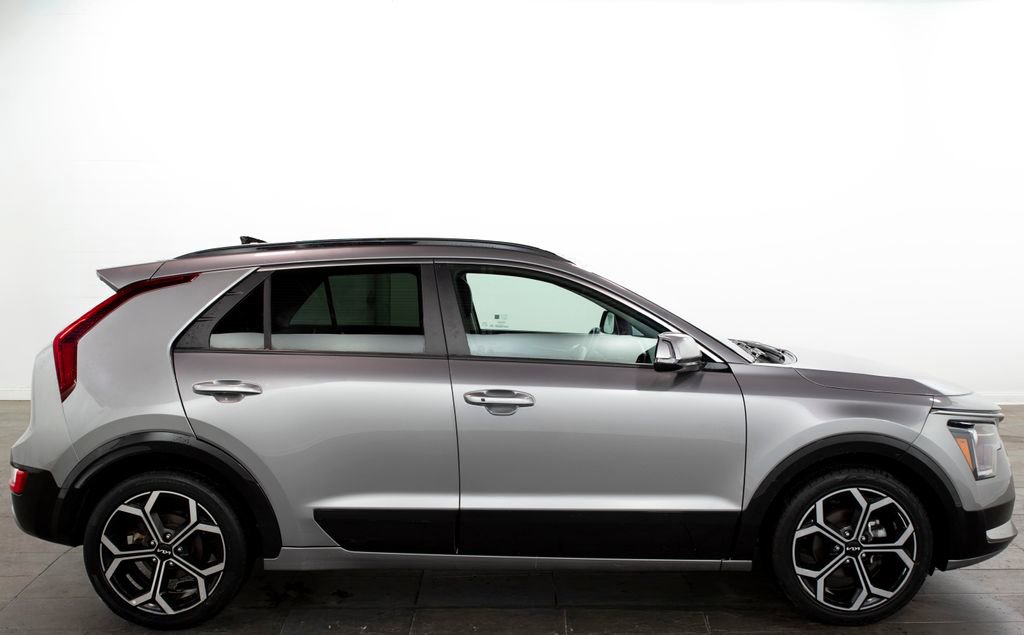 Used 2023 Kia Niro EX Touring FWD image 12