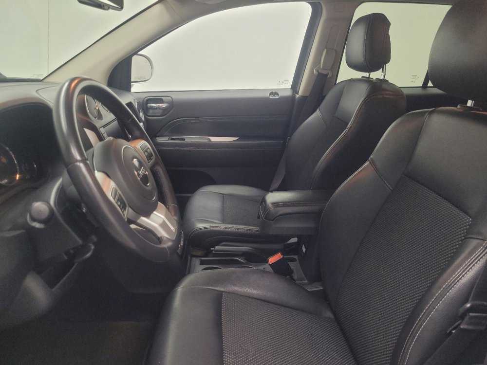 Used 2017 Jeep Compass Latitude w/ Sun/Sound Group AWD/4WD image 17