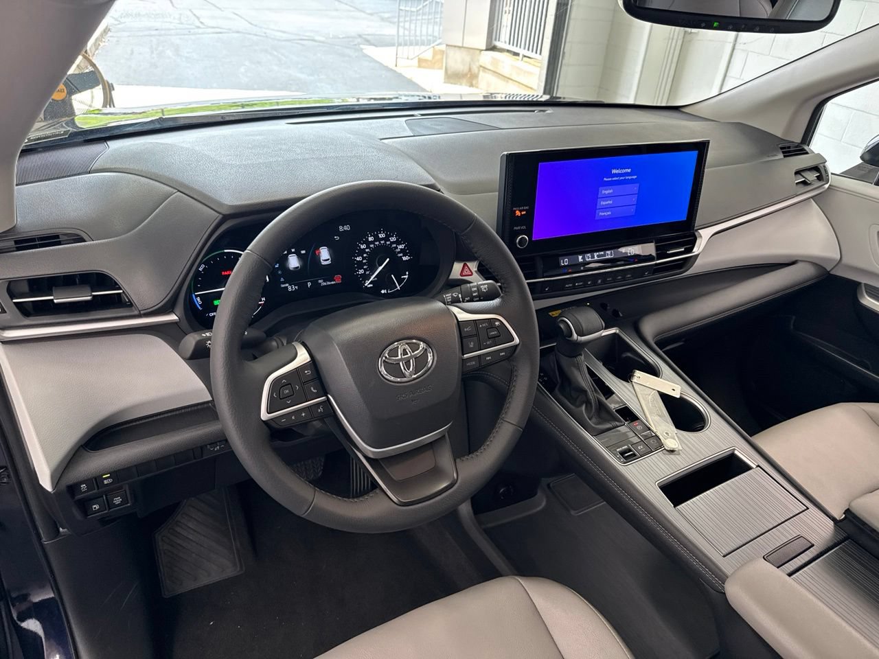 Used 2026 Toyota Sienna XLE FWD image 18