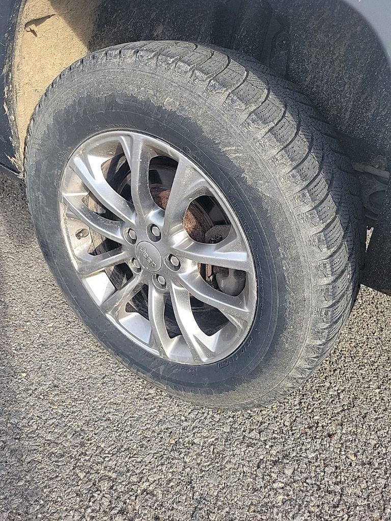 Used 2019 Jeep Cherokee Latitude Plus w/ Cold Weather Group image 5