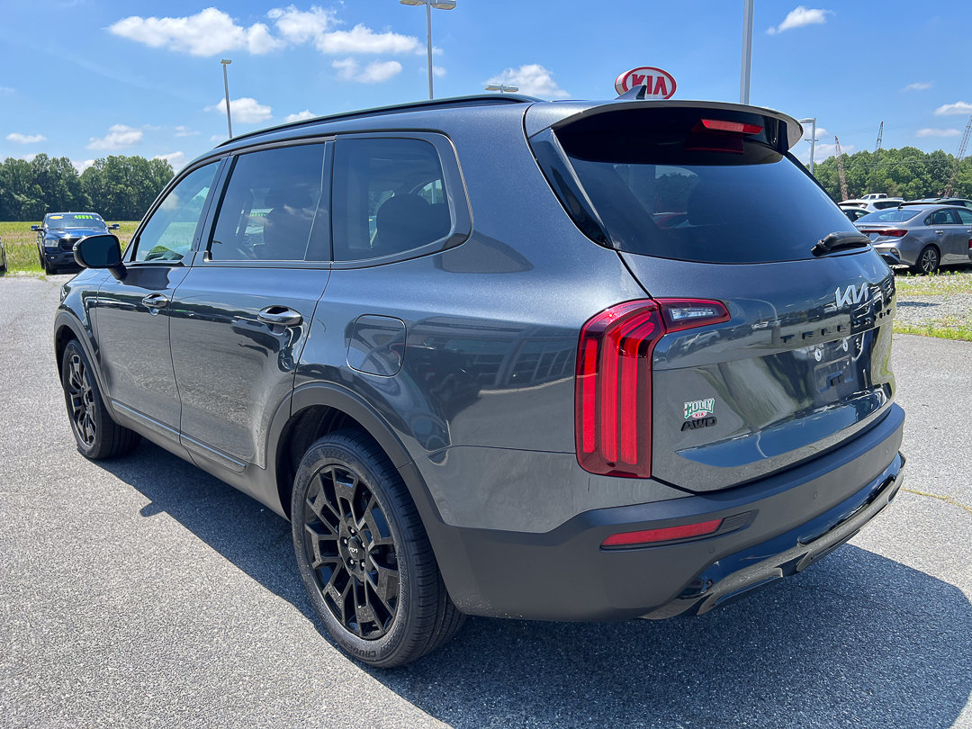 Used 2022 Kia Telluride EX w/ EX Premium Package AWD/4WD image 3