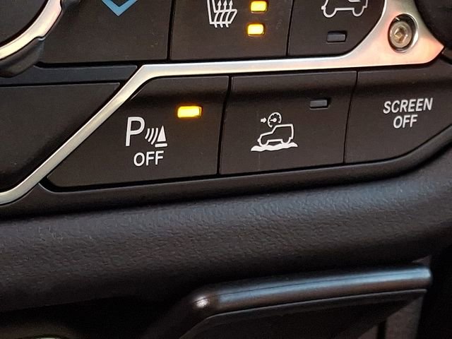 Used 2025 Jeep Wrangler Unlimited Sahara w/ Safety Group image 27