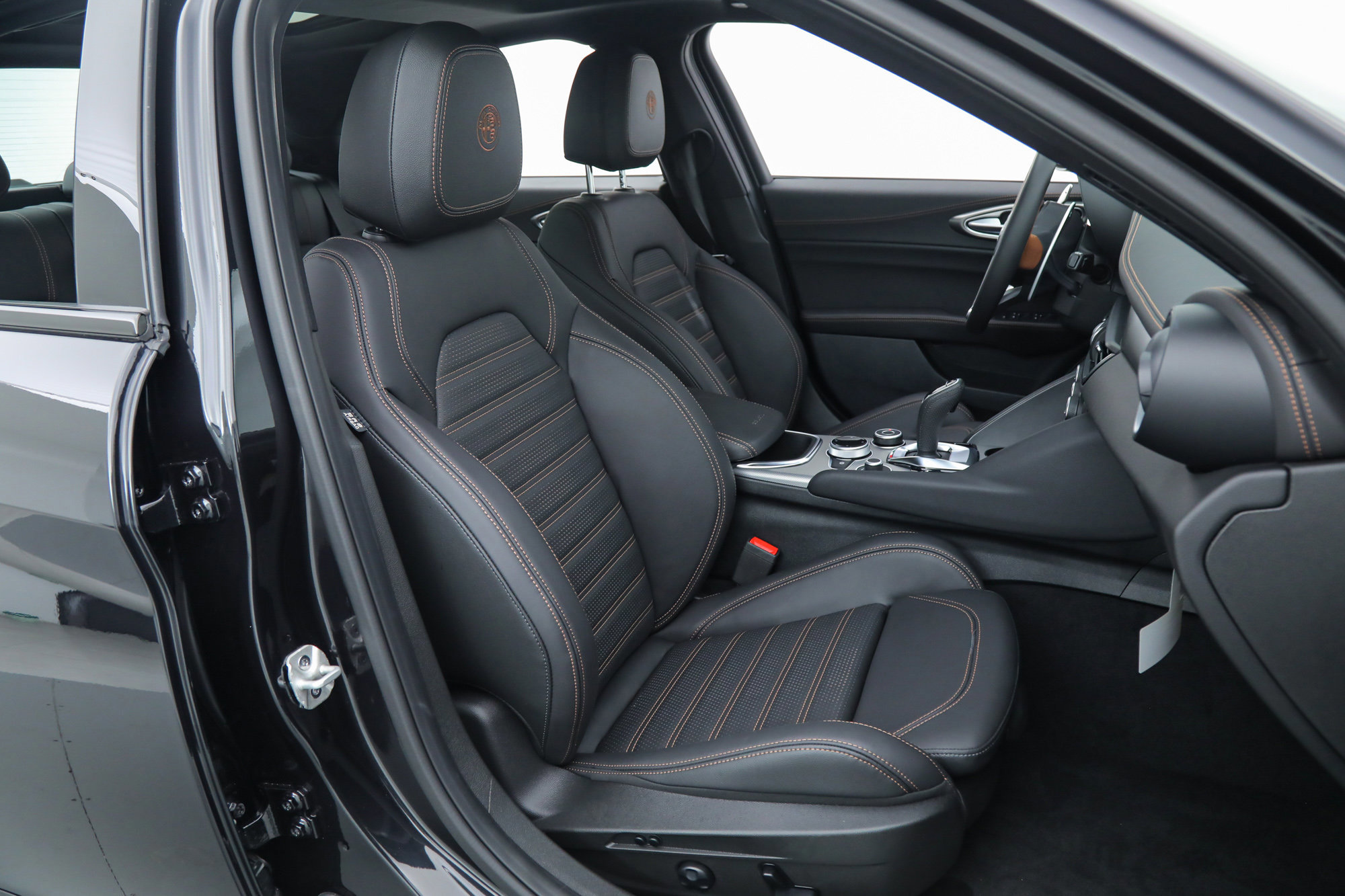 New 2025 Alfa Romeo Giulia w/ Driving Assist Package image 28