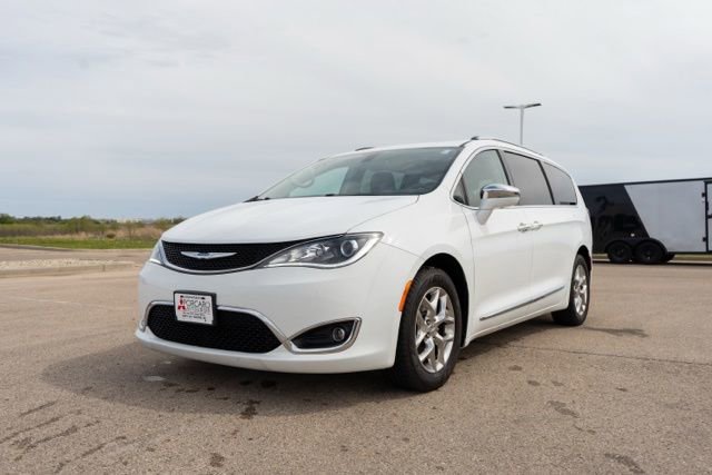 Used 2018 Chrysler Pacifica Limited FWD image 3