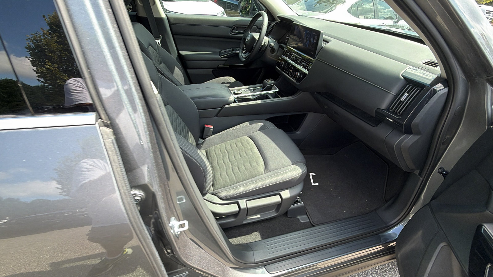 Used 2026 Nissan Pathfinder SV AWD/4WD image 19