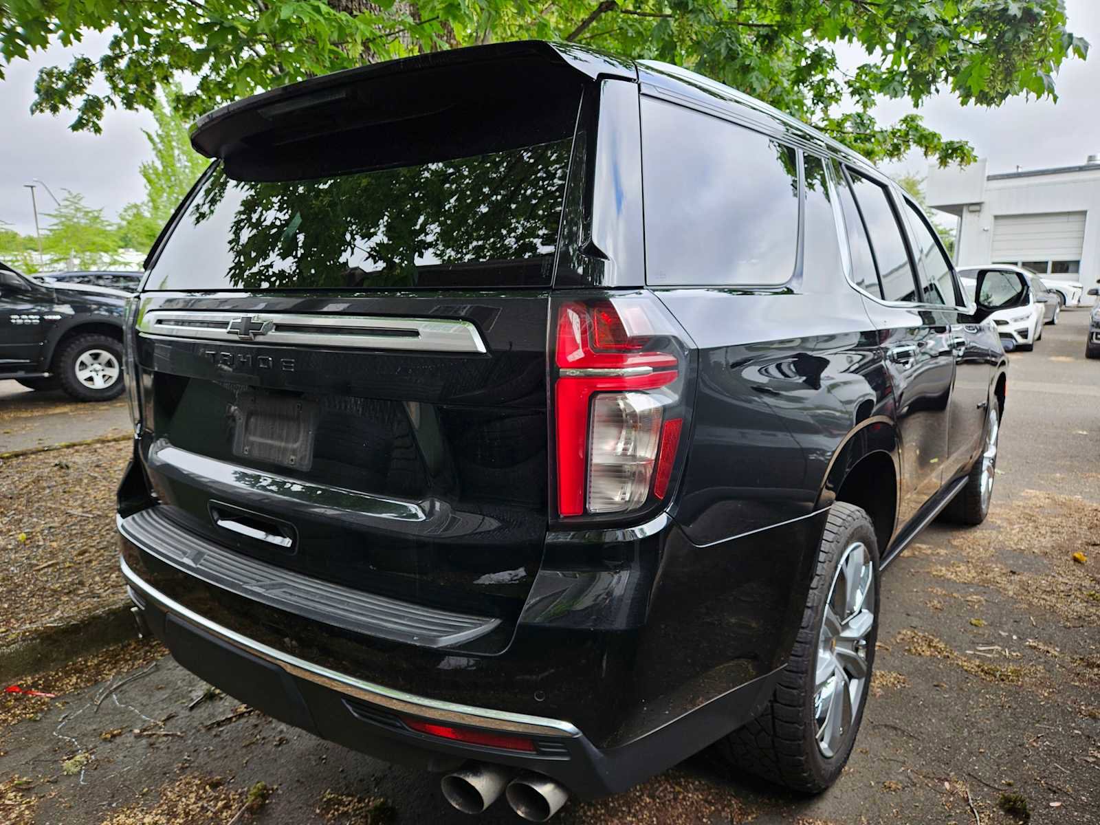 Used 2021 Chevrolet Tahoe High Country w/ Premium Package AWD/4WD image 4