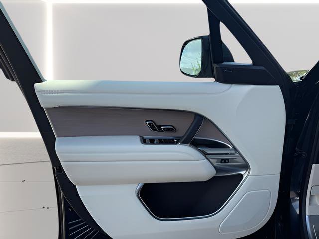 New 2026 Land Rover Range Rover SE image 13