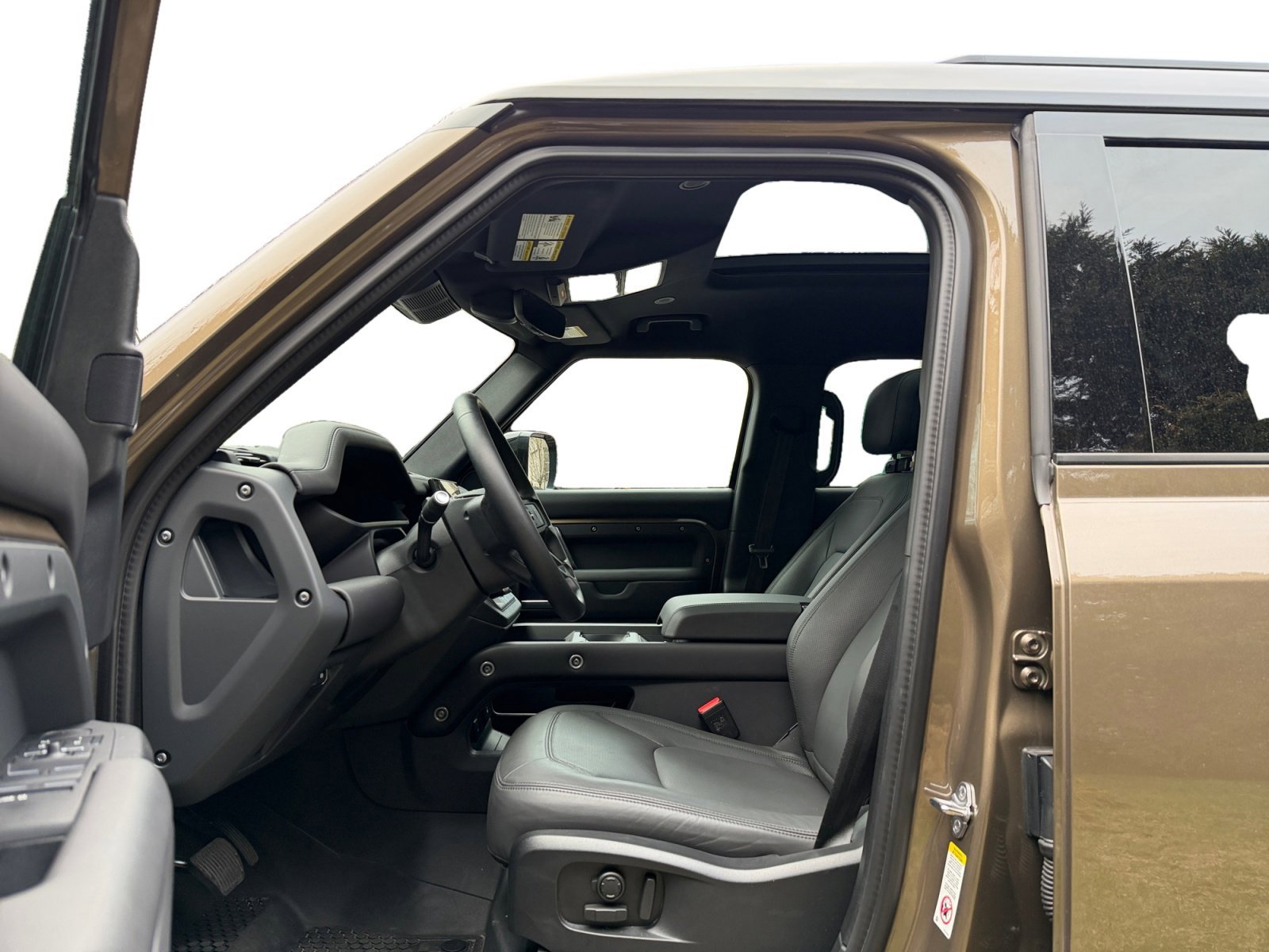 Used 2025 Land Rover Defender 110 X-Dynamic SE image 10