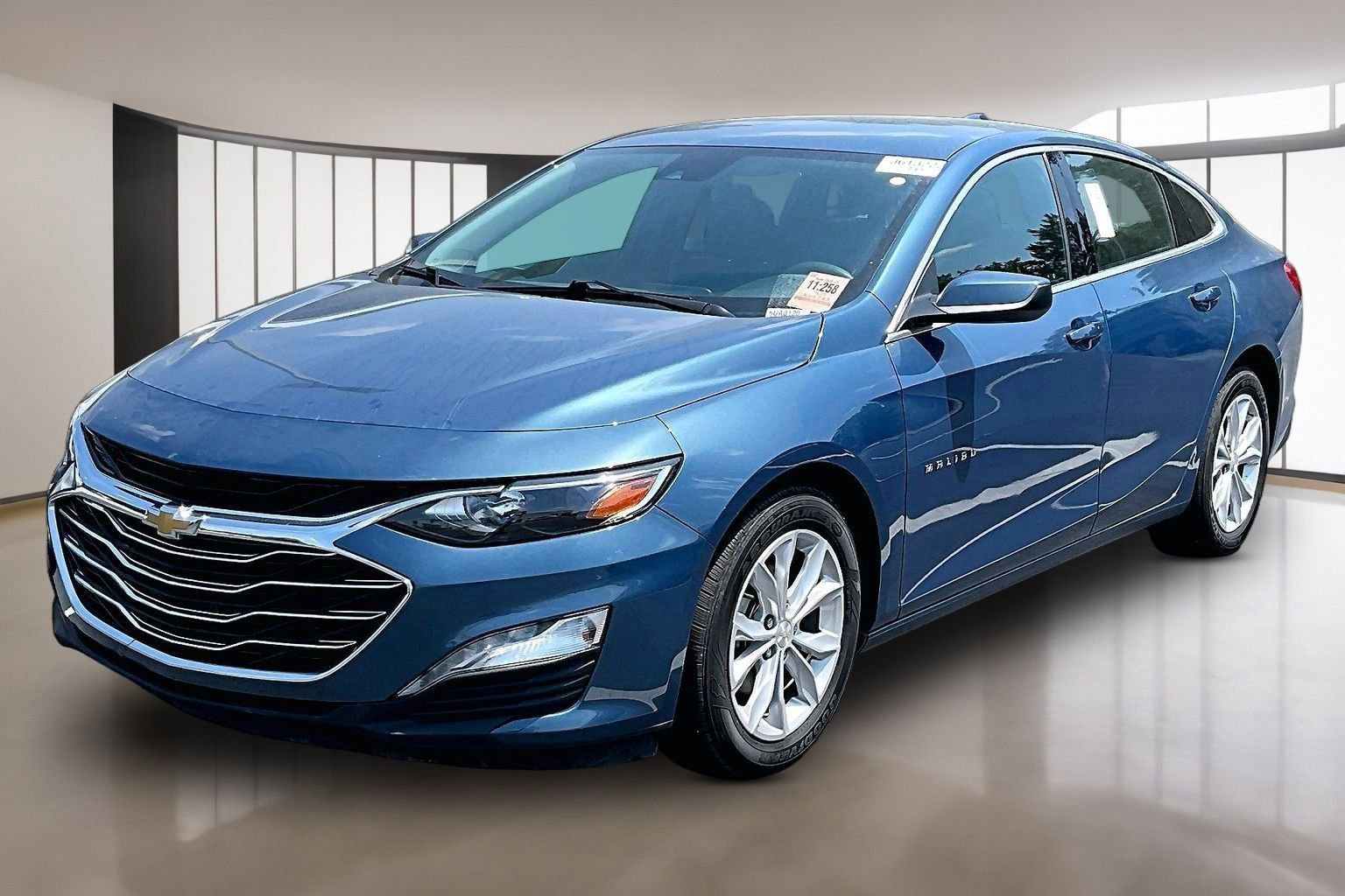 Used 2025 Chevrolet Malibu LT FWD image 3