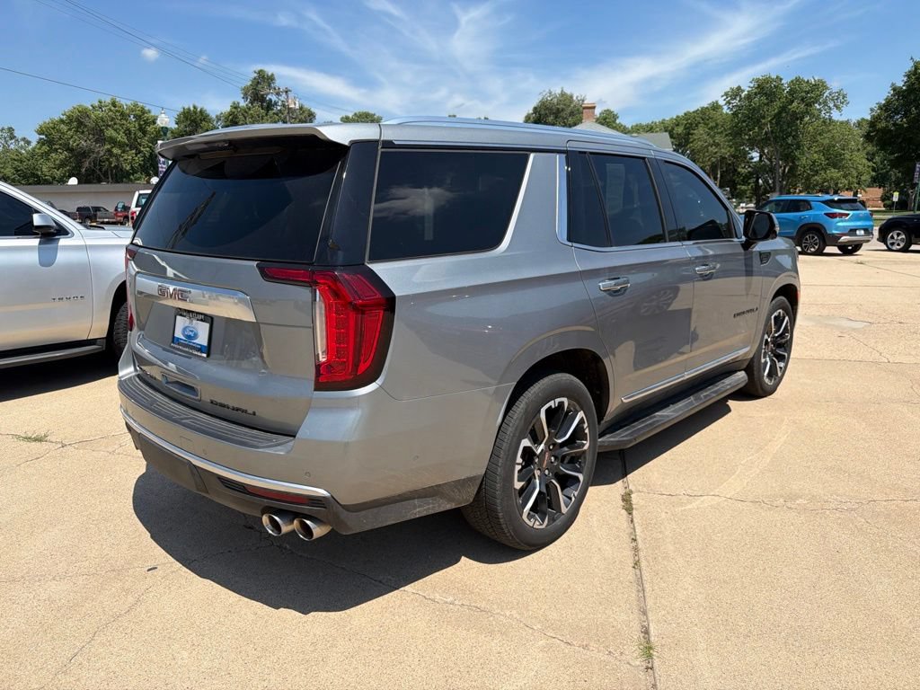 Used 2023 GMC Yukon Denali w/ Advanced Technology Package AWD/4WD image 3
