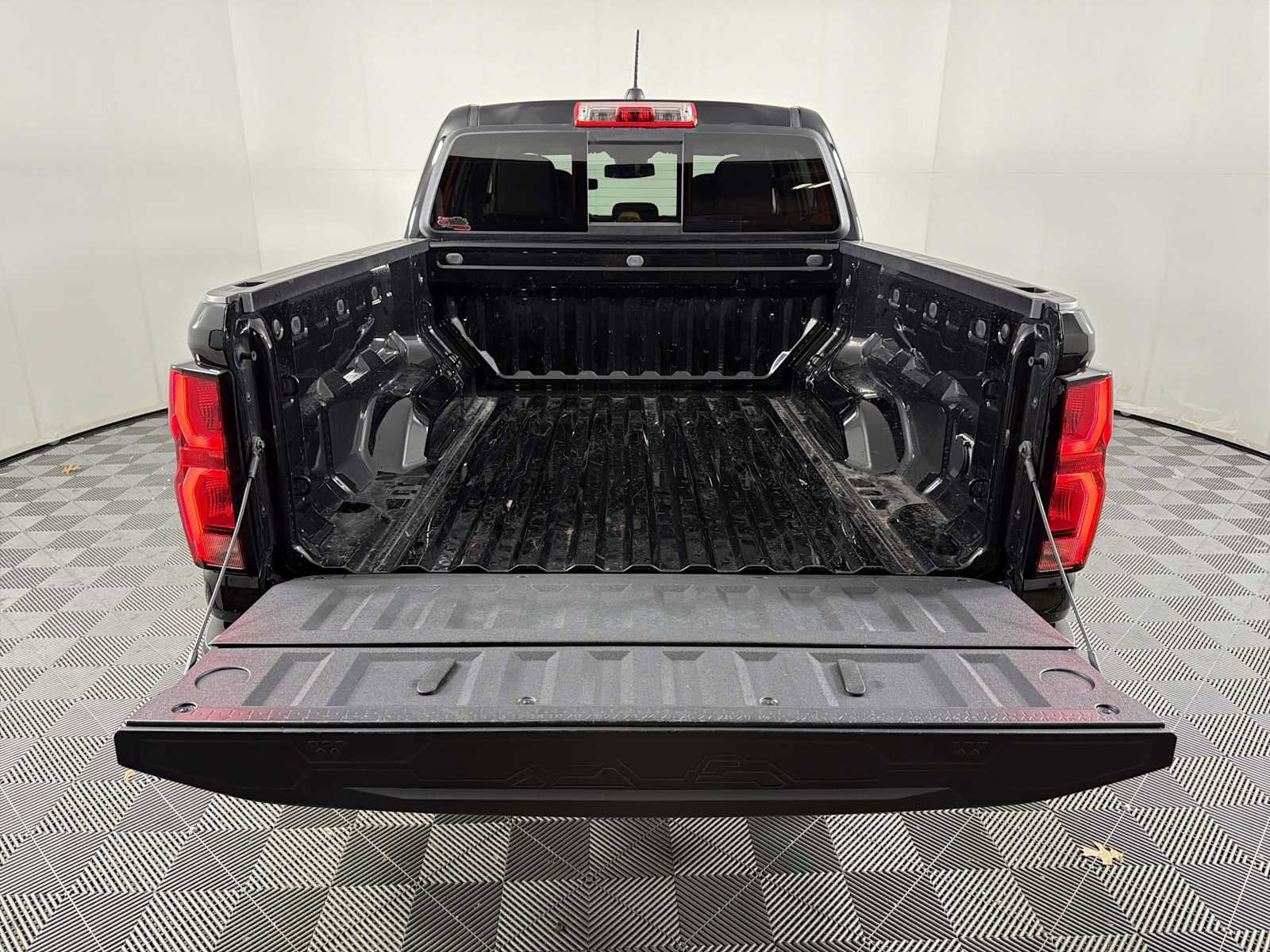 Certified 2024 Chevrolet Colorado Z71 w/ Z71 Convenience Package 2 image 16