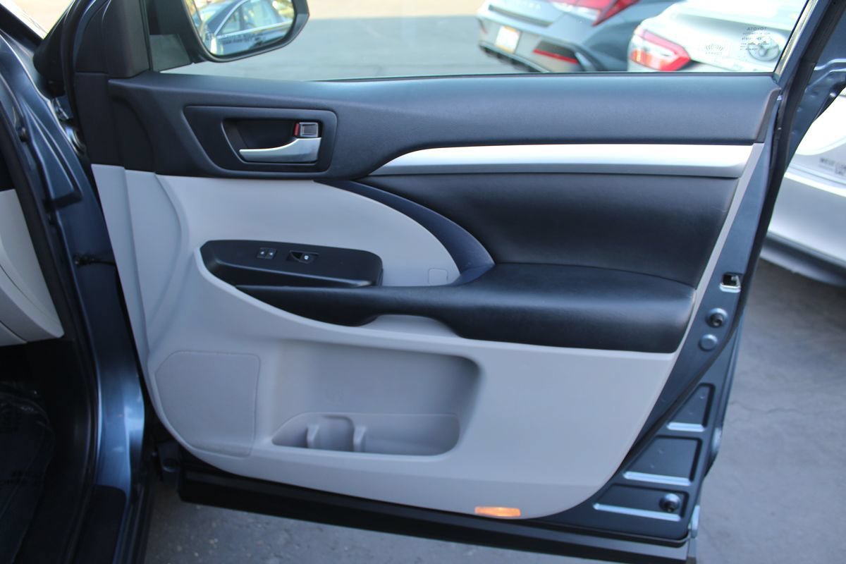 Used 2018 Toyota Highlander XLE w/ Carpet Mat Package (TMS) FWD image 21