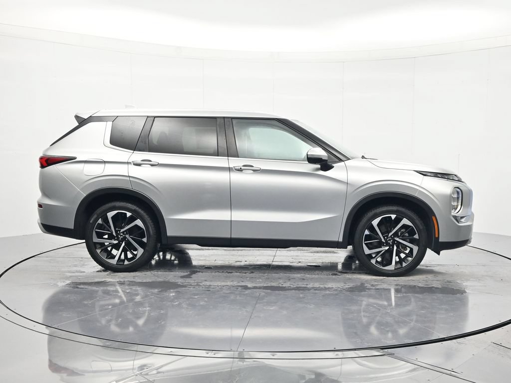 Used 2024 Mitsubishi Outlander SE FWD image 4