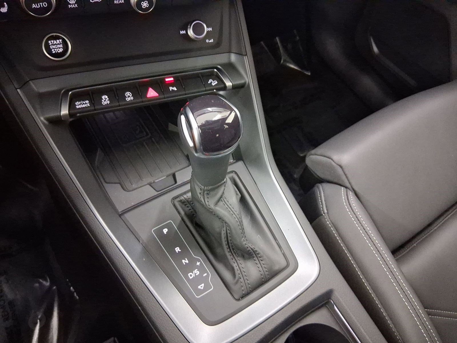 Certified 2025 Audi Q3 2.0T Premium w/ Convenience Package image 16