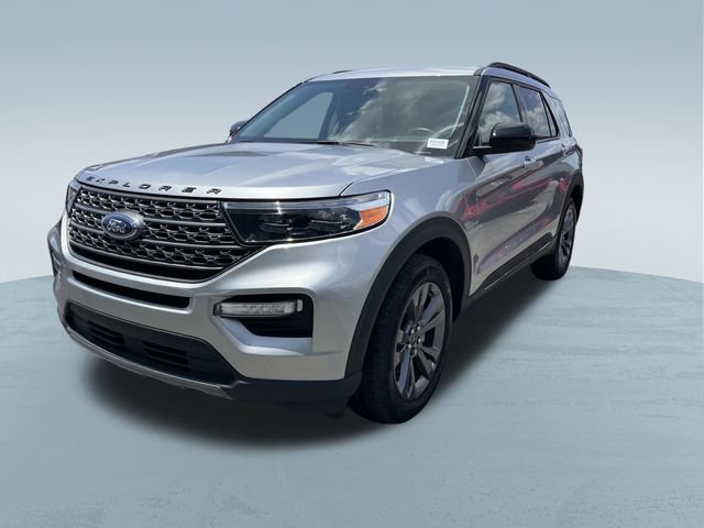 Used 2024 Ford Explorer XLT w/ Equipment Group 202A AWD/4WD image 9