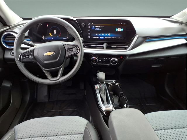 Used 2025 Chevrolet Trax LT FWD image 17