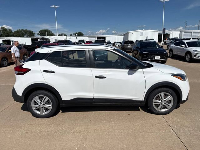 Used 2020 Nissan Kicks S FWD image 2