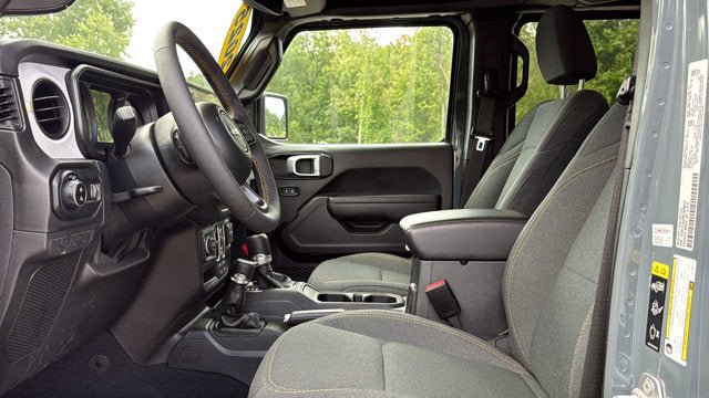 Certified 2025 Jeep Gladiator Sport AWD/4WD image 13