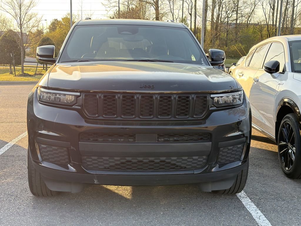 Used 2024 Jeep Grand Cherokee L Laredo image 2
