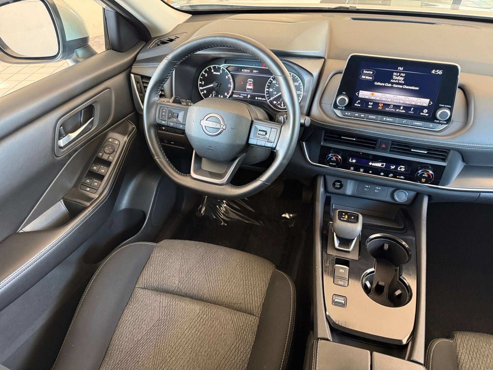 Used 2025 Nissan Rogue SV FWD image 35