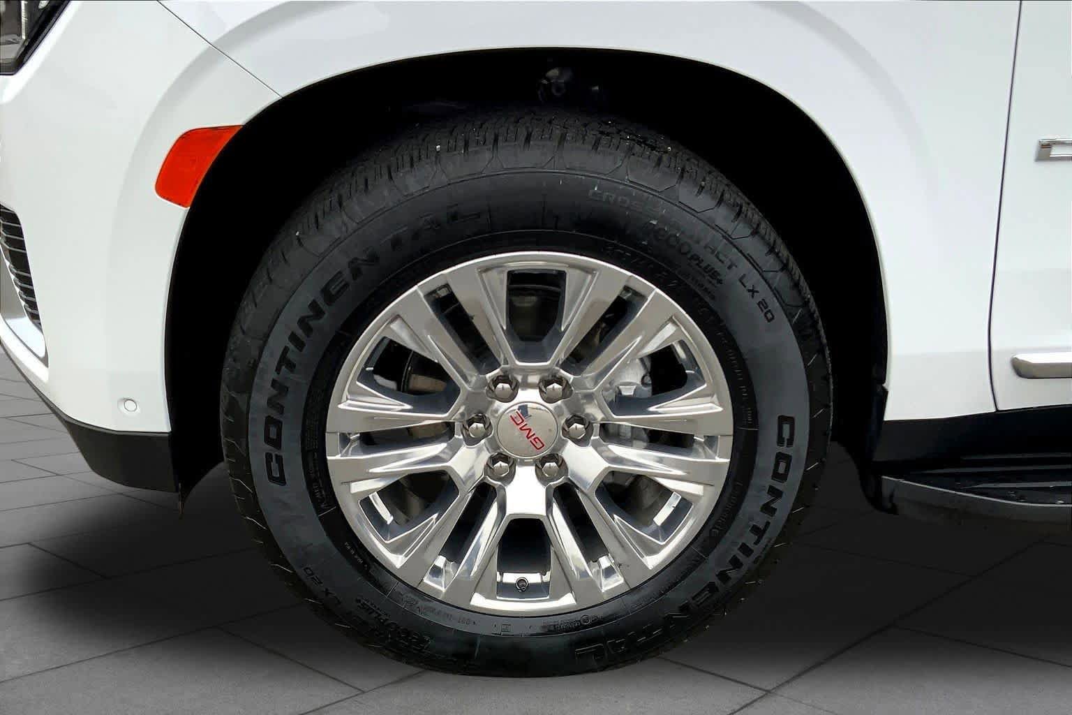 Used 2024 GMC Yukon XL Denali w/ Advanced Technology Package image 10