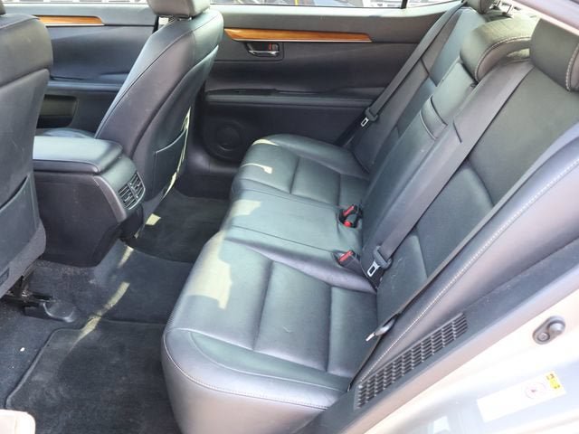 Used 2015 Lexus ES 300h w/ Navigation System Package FWD image 10