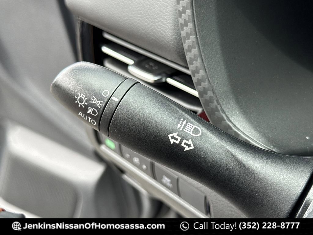 Certified 2025 Nissan Sentra SR image 40