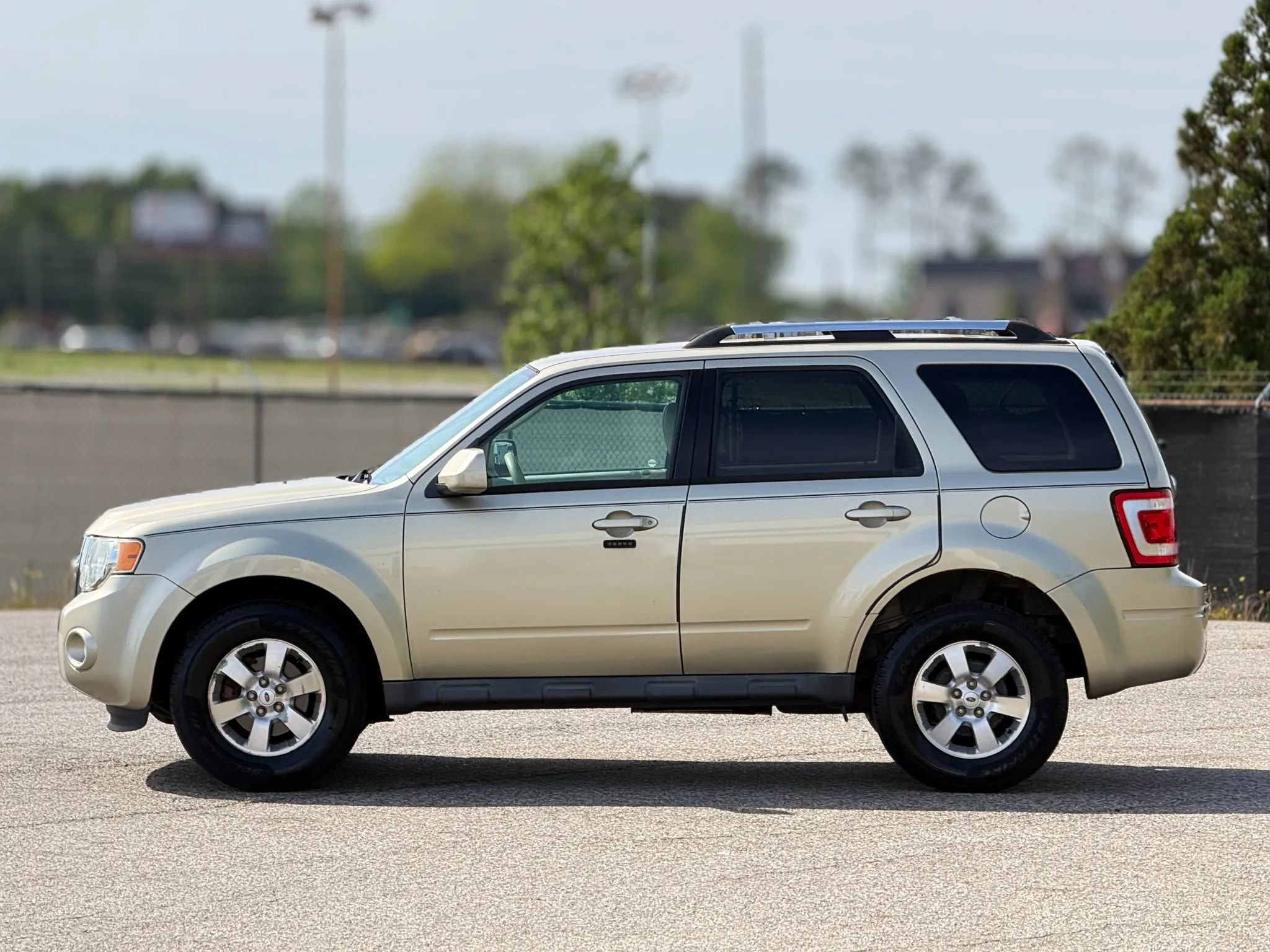 Used 2010 Ford Escape Limited AWD/4WD image 8