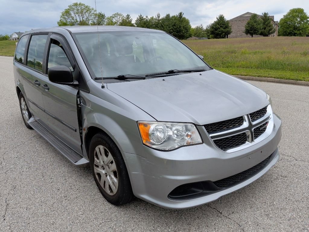 Used 2015 Dodge Grand Caravan American Value Package w/ UConnect Hands-Free Group FWD image 2