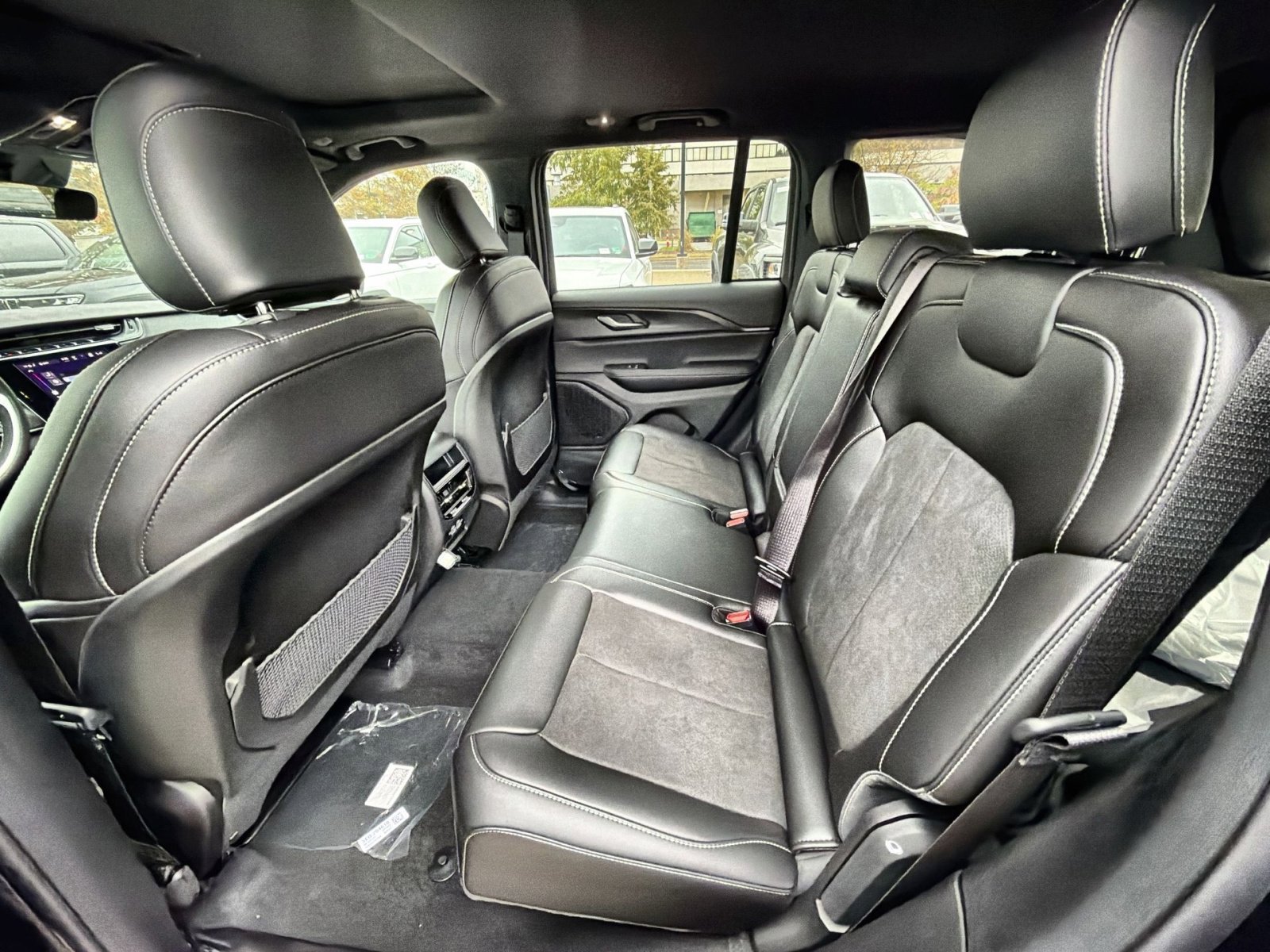 New 2025 Jeep Grand Cherokee Laredo image 24